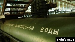 Колектор освітленої води у приміщенні Донецької фільтрувальної станції