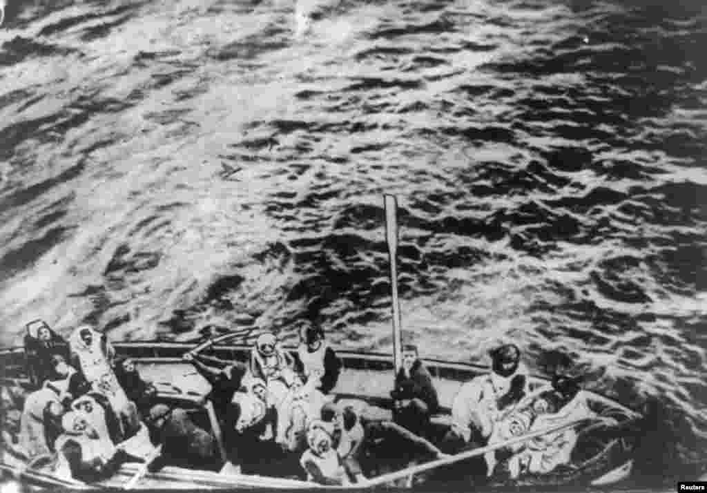 A lifeboat from the &quot;Titanic&quot; pulls alongside the &quot;Carpathia&quot; following the sinking on April 15, 1912.
