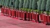 Женщины в национальной одежде на празднике туркменского ковра  