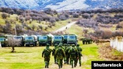 Российские военные в Перевальном, Крым, 2014 год