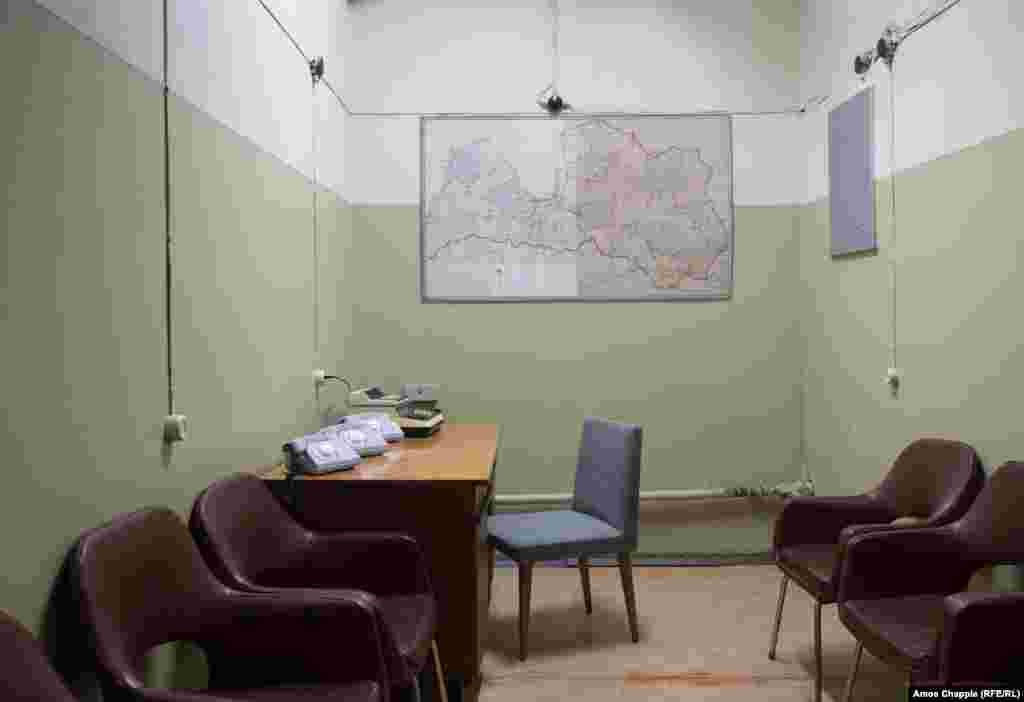 Приемная перед частью бункера, отведенной под главу Компартии Латвийской ССР. С 1984 по 1988 годы Латвийскую ССР возглавлял Борис Пуго, позднее – один из руководителей ГКЧП, попытки путча 1991 года. 