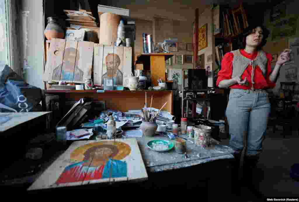 The wooden panels are brought from Ukraine’s Donbas region, where an ongoing conflict with Russia-backed separatists has killed more than 13,000 people since 2014.