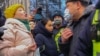 Участники акции протеста перед зданием МВД.