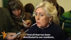 Slovyansk Mayor Says Armed Separatists Hand Out Guns To Residents