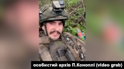 Бойовий медик Петро Конопля очікує на власну евакуацію через поранення
