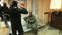 Separatists Remain In Seized Government Building In Ukraine's Makiyivka