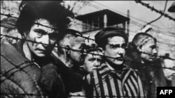 В'язні концтабору «Аушвіц» після звільнення 27 січня 1945 року 