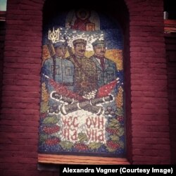 Мозаичное панно на одном из домов в центре украинского города Трускавец