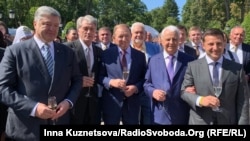 Українські президенти (зліва-направо) Петро Порошенко, Віктор Ющенко, Леонід Кучма, Леонід Кравчук, Володимир Зеленський. Київ, 24 серпня 2019 року