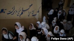 آرشیف- دانش آموزان دختر در یکی از مکاتب شهر کابل