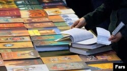 بازار کتاب در ایران هفته گذشته شاهد انتشار کتاب هایی چون سرگذشت موسيقی جاز، مگس ها بود.
عکس از فارس