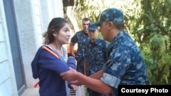 Задержание Гульнары Каримовой сотрудниками правоохранительных органов Узбекистана. Архивное фото 