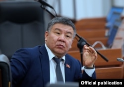 Алмамбет Шыкмаматов.