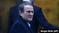 У 1984 році Віктора Медведчука Миколі Кунцевичу призначили як державного адвоката