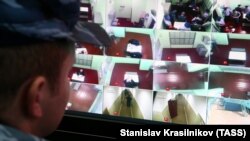 Колонин дозана тIехь видеоца терго латтон хадархо. Архивера сурт
