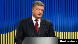 У 2016-му під час пресконференції на той час президента Порошенка «Схеми» поцікавилися в нього, чому його Адміністрація приховує дані про відвідувачів президента і голови АП