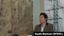 تیمور راشان معاون پالیسی و مسلکی ارگان‌های محلی حین سخنرانی در یک کنفرانس در کابل