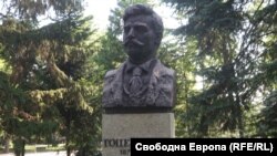 Statua Goce Delčeva u Sofiji, gde su njegovi ostaci prvi put ponovo sahranjeni.