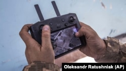 Позиції російських військ на екрані безпілотника під час важких боїв на лінії фронту в Сєвєродонецьку, червень 2022 року