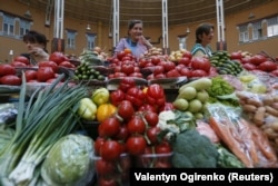 The trend places a high value on locally sourced ingredients in preparing meals.