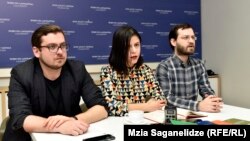 ანი სუბელიანი (ცენტრში) და კვლევის სხვა ავტორები