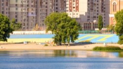 Зображення кримськотатарського прапора на Оболонській набережній