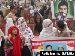 د جلسې ګډونوال وايي د دوی خپلوان دې خوشې کړل شي.