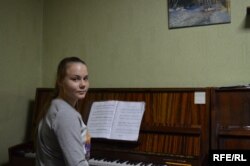 Урок игры на фортепиано