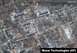 Супутниковий знімок Maxar Technologies, на якому видно зруйновані будівлі в місті Рубіжному поблизу Сєвєродонецька Луганської області, 6 червня 2022 року