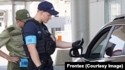 Pripadnik Frontexa na graničnom prelazu (foto-ilustracija)