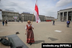 Ніна Багінська на Жовтневій площі в Мінську, 14 травня 2016 року. Фото: svaboda.org (RFE/RL)
