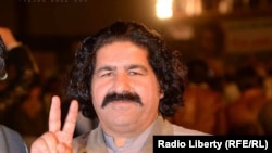 علي وزیر د پښتون ژغورنې غورځنګ یو له بنسټښودو دی