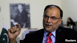 د پاکستان د کورنیو چارو وزیر احسن اقبال