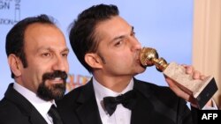 Режисер Асґар Фараді (ліворуч) на врученні «Золотого глобуса», Лос-Анжелес, 15 січня 2012 року