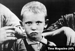 Самая ранняя из известных фотографий Михаила Горбачева: на ней ему четыре года (1935)