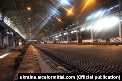 У цеху підприємства «АрселорМіттал Кривий Ріг»