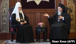 Russian Patriarch Kirill (left) and Greek Orthodox Ecumenical Patriarch Bartholomew I at their meeting in Istanbul last month.