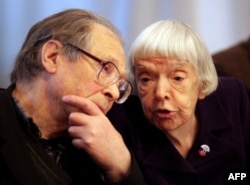 Sergei Kovalyov with fellow human rights advocate Lyudmila Alekseyeva in 2011.