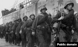 Морская пехота сходит на берег в Севастополе