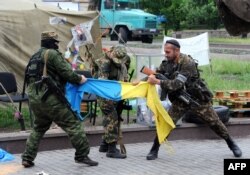 Підконтрольні Кремлю бойовики батальйону «Восток» в Донецьку, 29 травня 2014 року