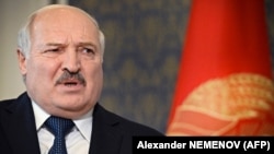 Олександр Лукашенко під час інтерв’ю AFP. Білоруський союзник президента Росії Володимира Путіна вважає, що Україна має сісти за стіл переговорів і змиритися з втратою окупованих РФ регіонів на сході та півдні