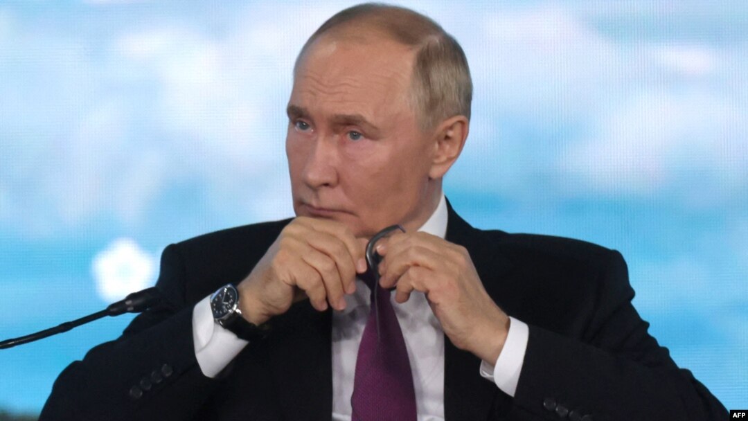 Президент Росії Володимир Путін бере участь у пленарному засіданні Східного економічного форуму у Владивостоці, Росія, 5 вересня 2024 року