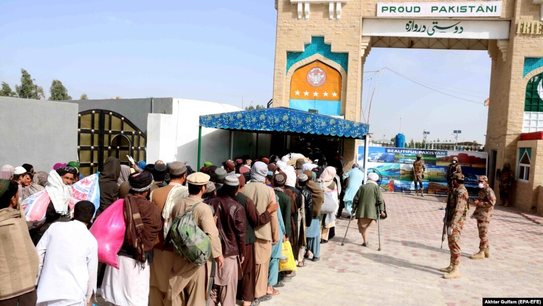 حکومت په اپریل میاشت کې پر چمن دروازې یو څه نرمي کړې وه. 