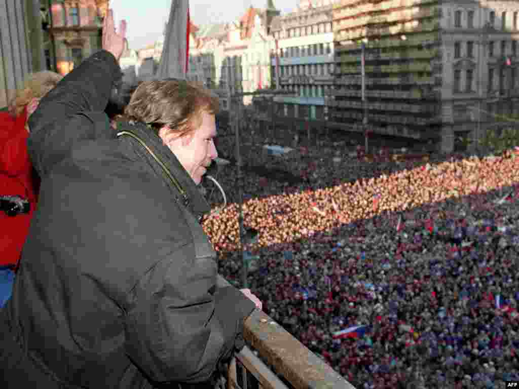 Havel na jednom od mitinga 1989.