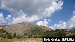 پوهان وايي، قبایلي سیمې له معدنیاتو ډکې دي. 