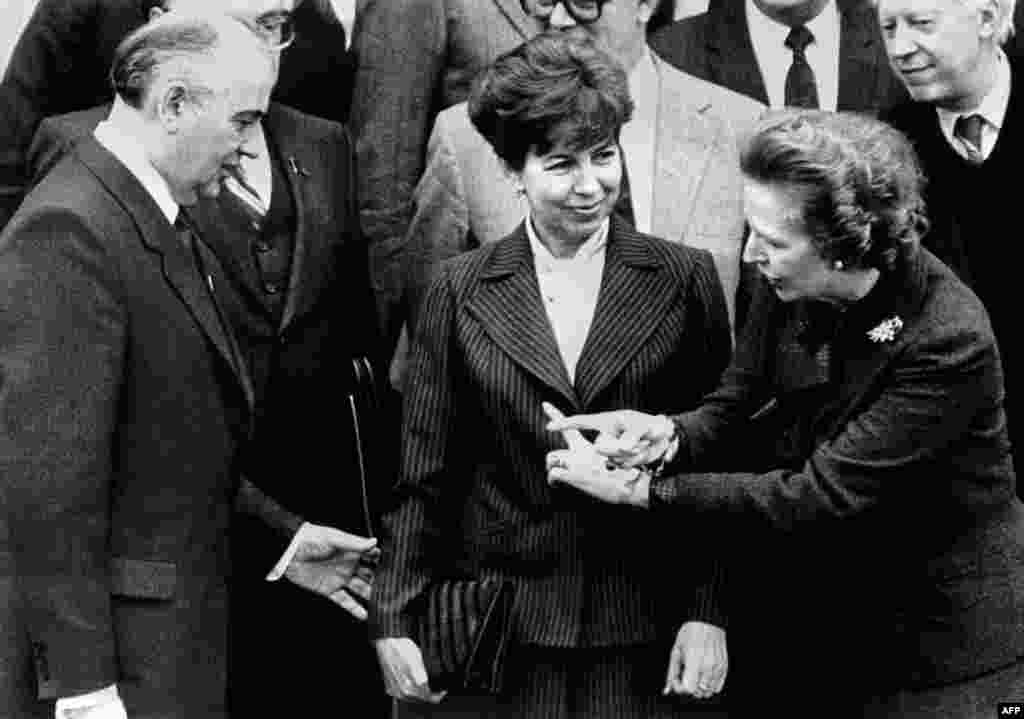 گورباچف با همسرش رایسا و صدراعظم بریتانیا مارگارت تاچر در سال 1984.
