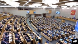 «Противником» у законопроєкті названа «іноземна держава, міжнародна чи іноземна організація, які безпосередньо протистоять РФ у збройному конфлікті, воєнних діях чи інших діях із застосуванням озброєння й військової техніки»