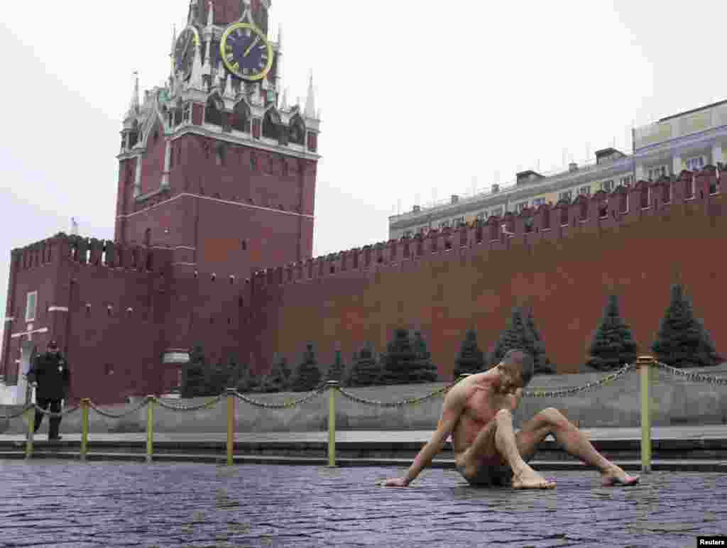 Pavlensky nails his scrotum to cobblestones on Moscow&#39;s Red Square to protest the &quot;political indifference&quot; of Russians in November 2013.&nbsp; 