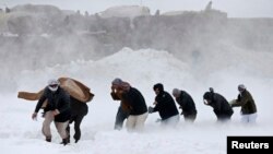 عکس از آرشیف- برف باری در یکی از ولایات افغانستان 