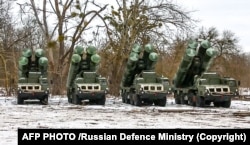 Российские ЗРК С-400 на совместных российско-белорусских учениях
